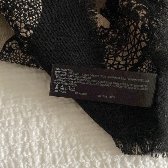 Skull Scarf - Picture 6 of 6